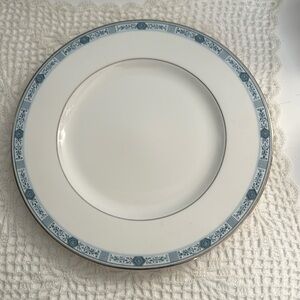 Mikasa Ultimate Plus Fine China  HK 314 Blue Serenade Plate